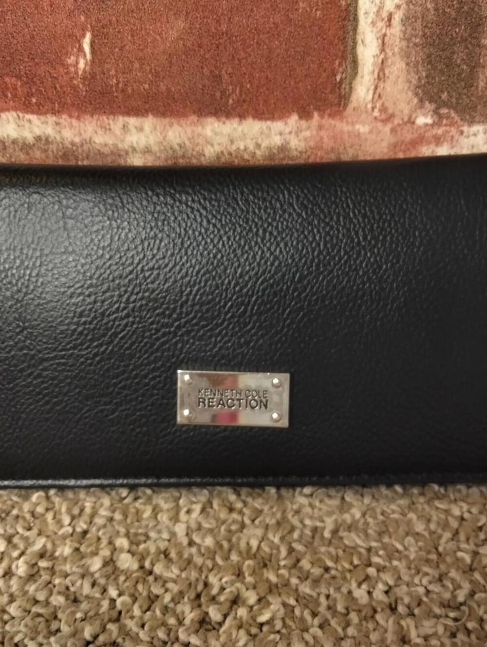 Kenneth Cole Reaction Black Pebbled Faus Leather Clutch Wallet